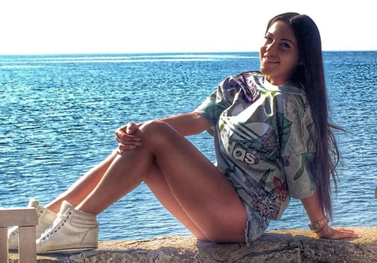 Δεν είχε πάντα μελαχρινό μαλλί η τραγουδίστρια των REC.