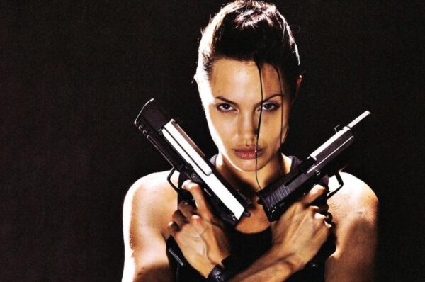 “Lara Croft 2.0”: Κυκλοφόρησαν οι αφίσες της νέας ταινίας και όλοι θέλουν πίσω την Angelina Jolie!
