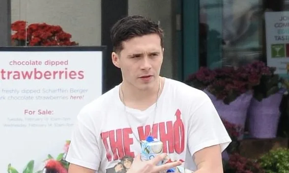 Brooklyn Beckham έκανε τατουάζ