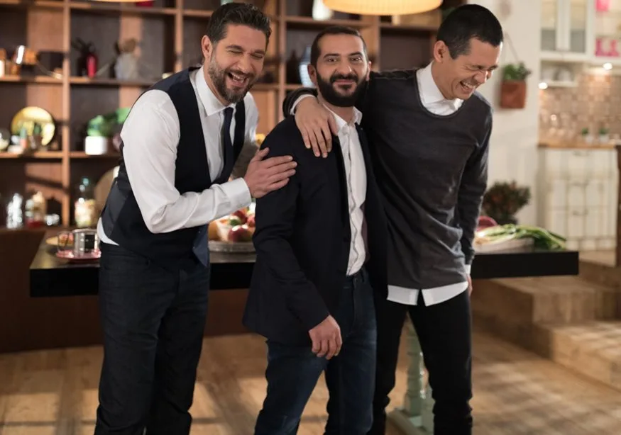 κριτές του MasterChef παίζουν στην παιδική χαρά