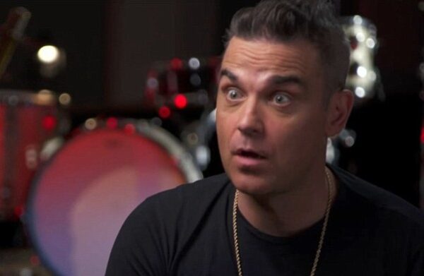 Ο Robbie Williams προσπαθεί να μας πείσει ότι έχει δει UFO: “Ήμουν νηφάλιος”