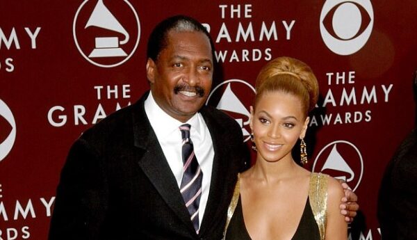 Ο πατέρας της Beyonce δήλωσε πως αυτή και η αδερφή της, Solange, δεν θα ήταν τόσο δημοφιλείς αν είχαν πιο σκούρο δέρμα!