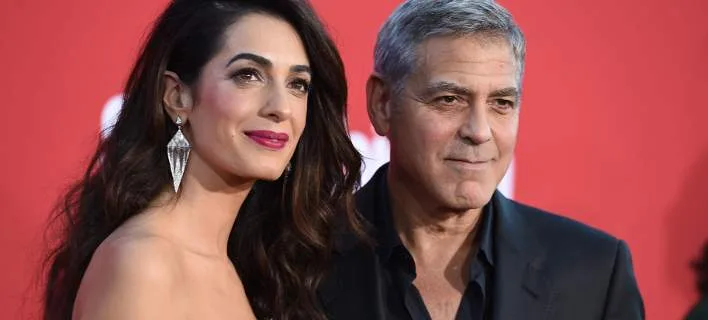 Ο George Clooney και η Amal Clooney σε επίσημη εμφάνιση.