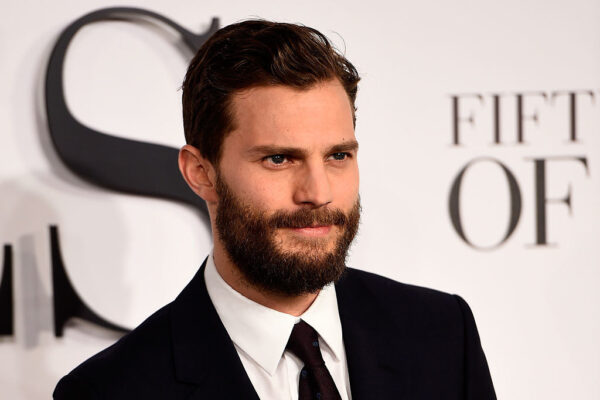 Άβολο: Φαν αποκαλούν τον Jamie Dornan “Mr Grey” και του λένε ατάκες από τις ταινίες, όταν τον πετυχαίνουν στο δρόμο με τα παιδιά του
