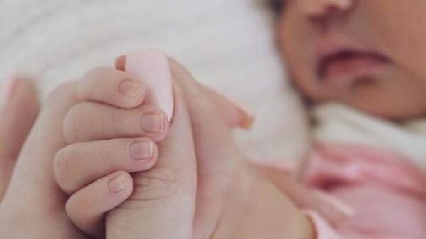 Η πρώτη φωτογραφία του μωρού της Kylie Jenner έγινε το post με τα περισσότερα likes στο Instagram!