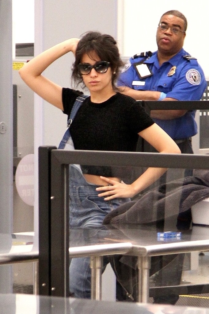 Camila Cabello τρόλαρε τους παπαράτσι