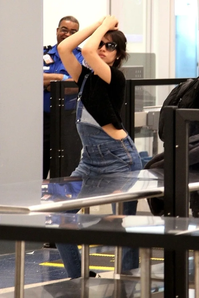 Camila Cabello τρόλαρε τους παπαράτσι