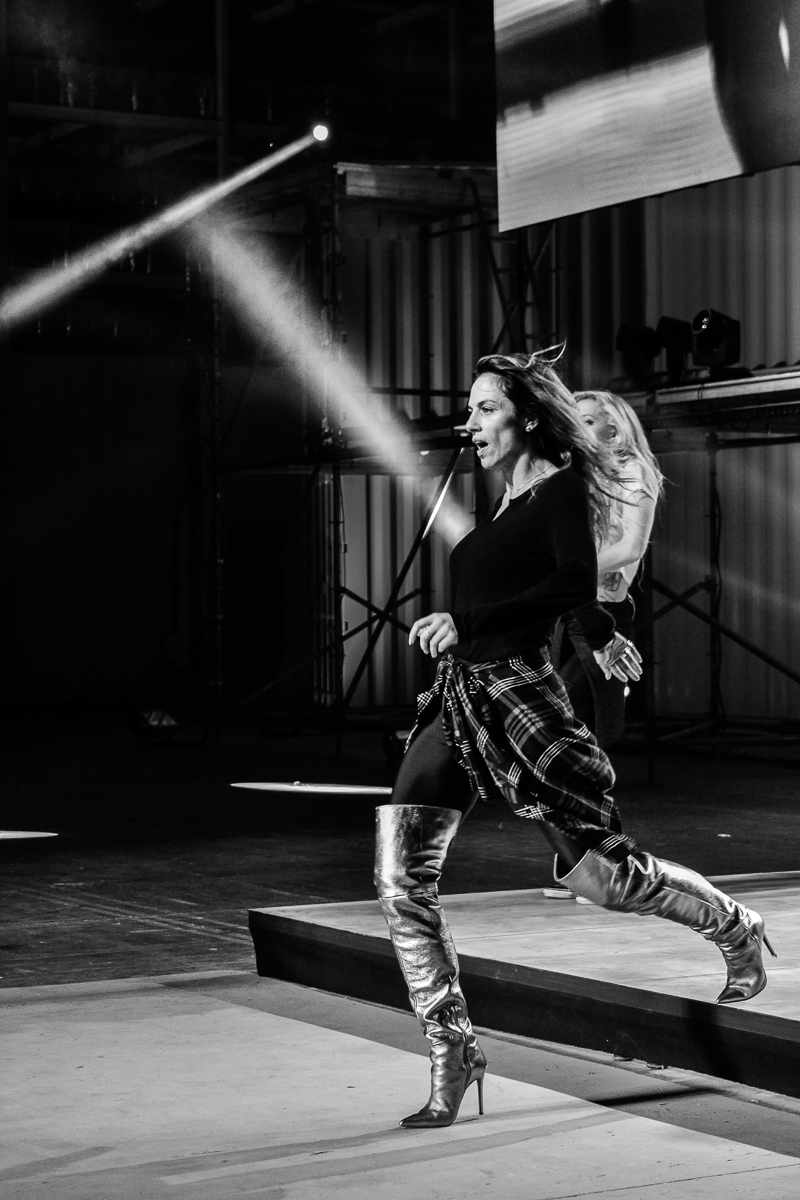 Καλλιτέχνης σε πρόβες για το MadWalk 2018.