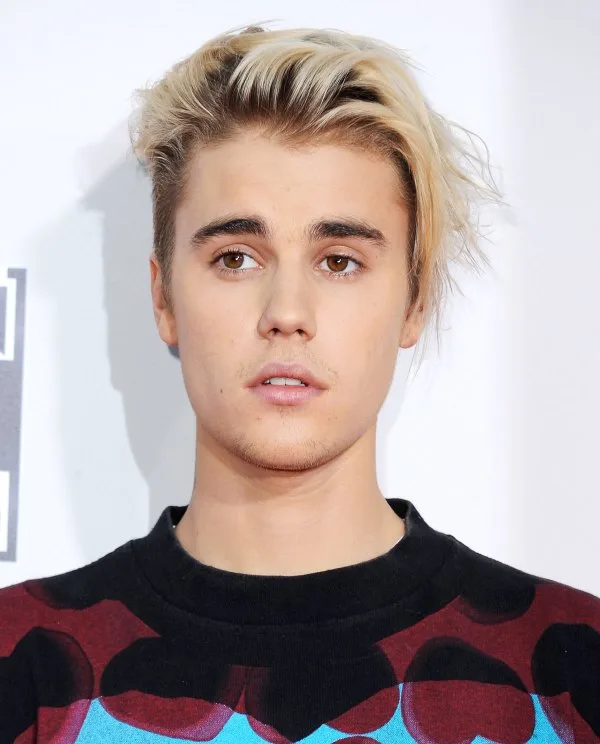 Justin Bieber έγινε 24