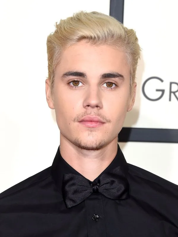 Justin Bieber έγινε 24