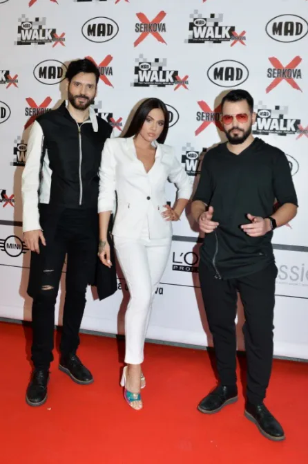 Το συγκρότημα Otherview στο κόκκινο χαλί του MadWalk 2018 by Serkova.