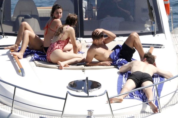 Selena Gomez με μπικίνι