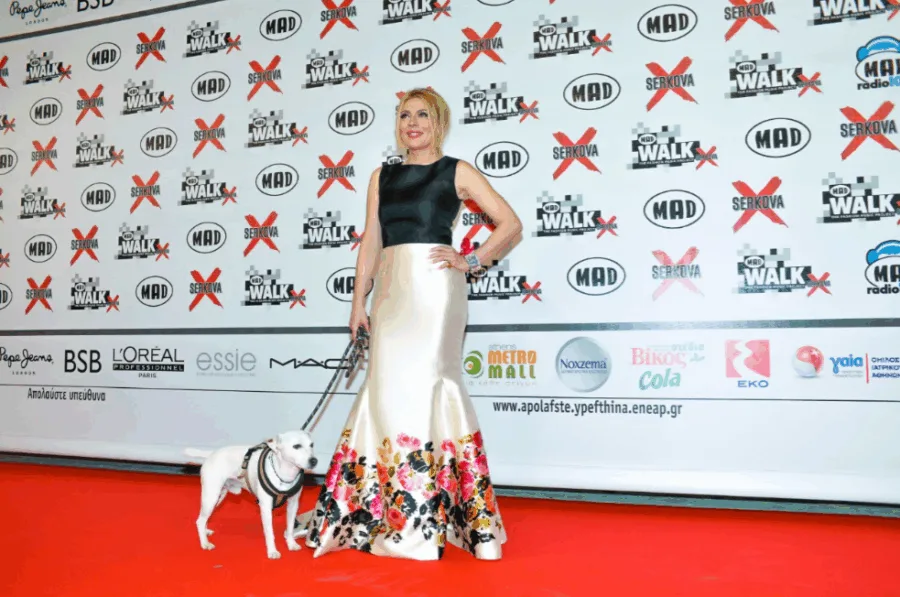 Η Σμαράγδα Καρύδη στο κόκκινο χαλί του MadWalk 2018 by Serkova.
