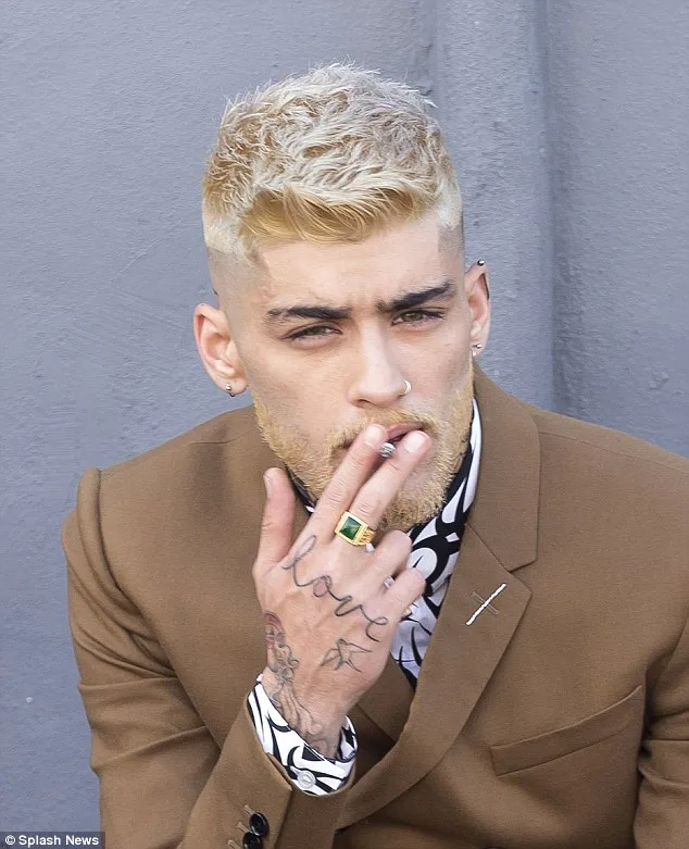 Zayn έβαψε τα μαλλιά και μούσια του πλατινέ