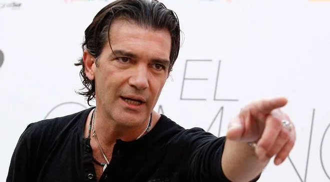 Antonio Banderas! - Ξύρισε το κεφάλι και τα φρύδια του