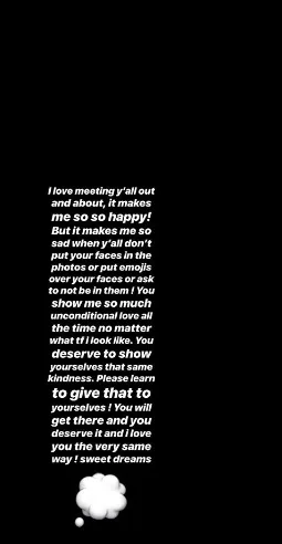 #SelfiesForAriana
