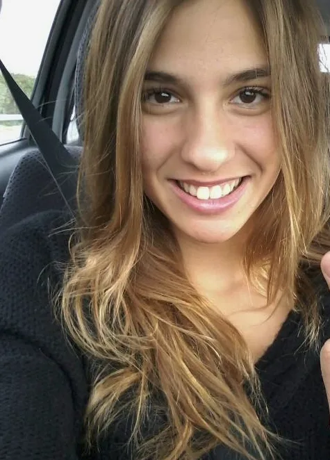 Η σύντροφος του Γιάννη Δρυμωνάκου σε selfie μέσα σε αυτοκίνητο.