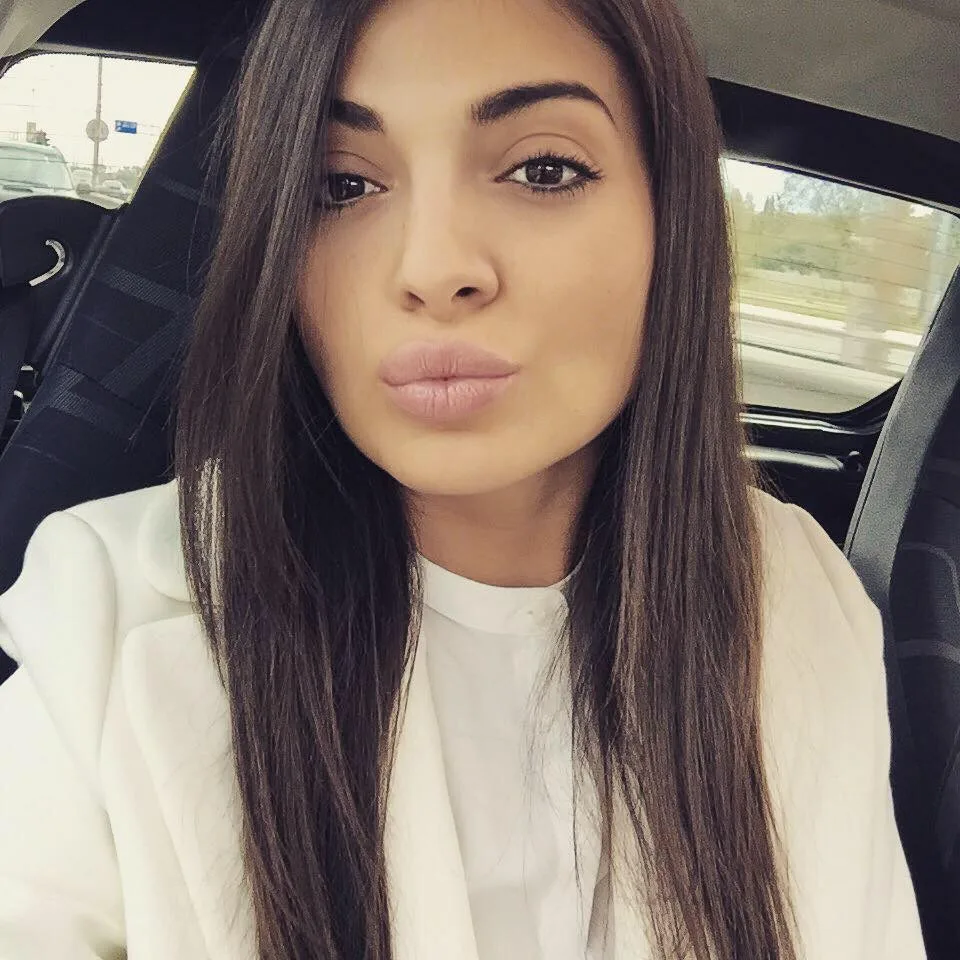 Παίκτρια του Power of Love σε selfie μέσα σε αυτοκίνητο