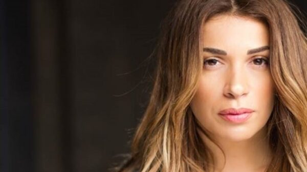 Δείτε την Ελένη Χατζίδου στην μπανιέρα μόνο με τα κοσμήματά της!