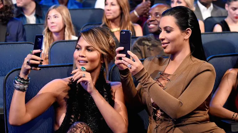 Kim Kardashian και η Chrissy Teigen