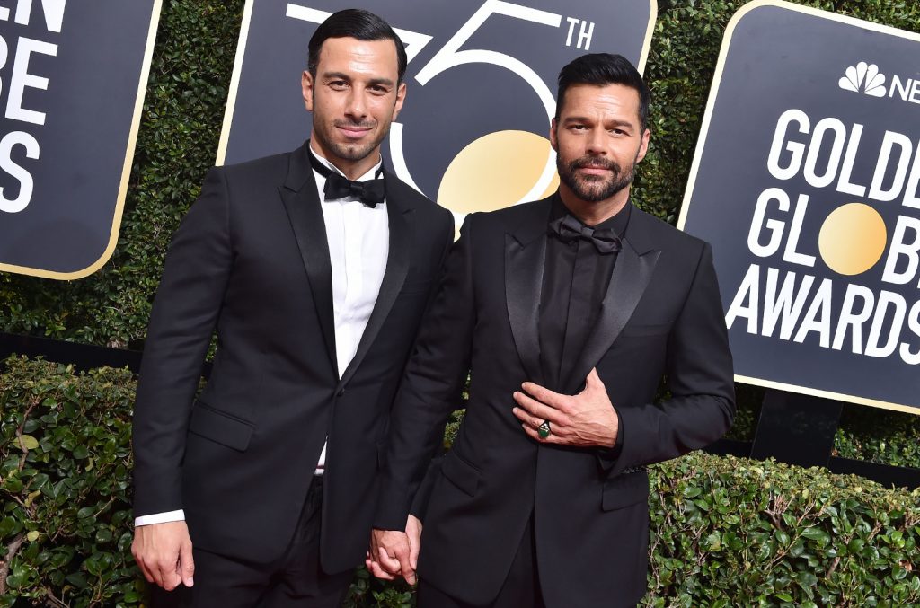 Ο Ricky Martin με τον Jwan Yosef στο κόκκινο χαλί των Golden Globe Awards.