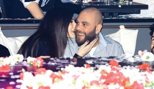 Η Ήβη Αδάμου και ο Μιχάλης Κουϊνέλης σε βραδινή έξοδο.