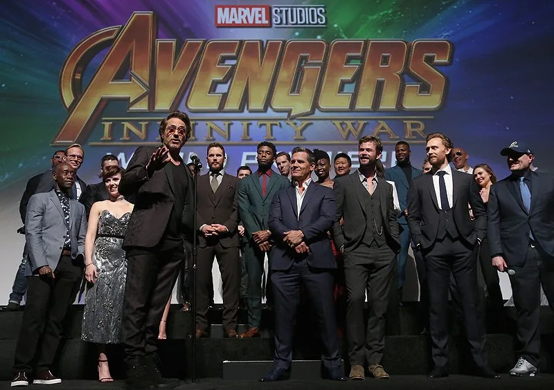 Ο Robert Downey Jr. και το καστ των Avengers στην πρεμιέρα της ταινίας Infinity War στο Λος Άντζελες.