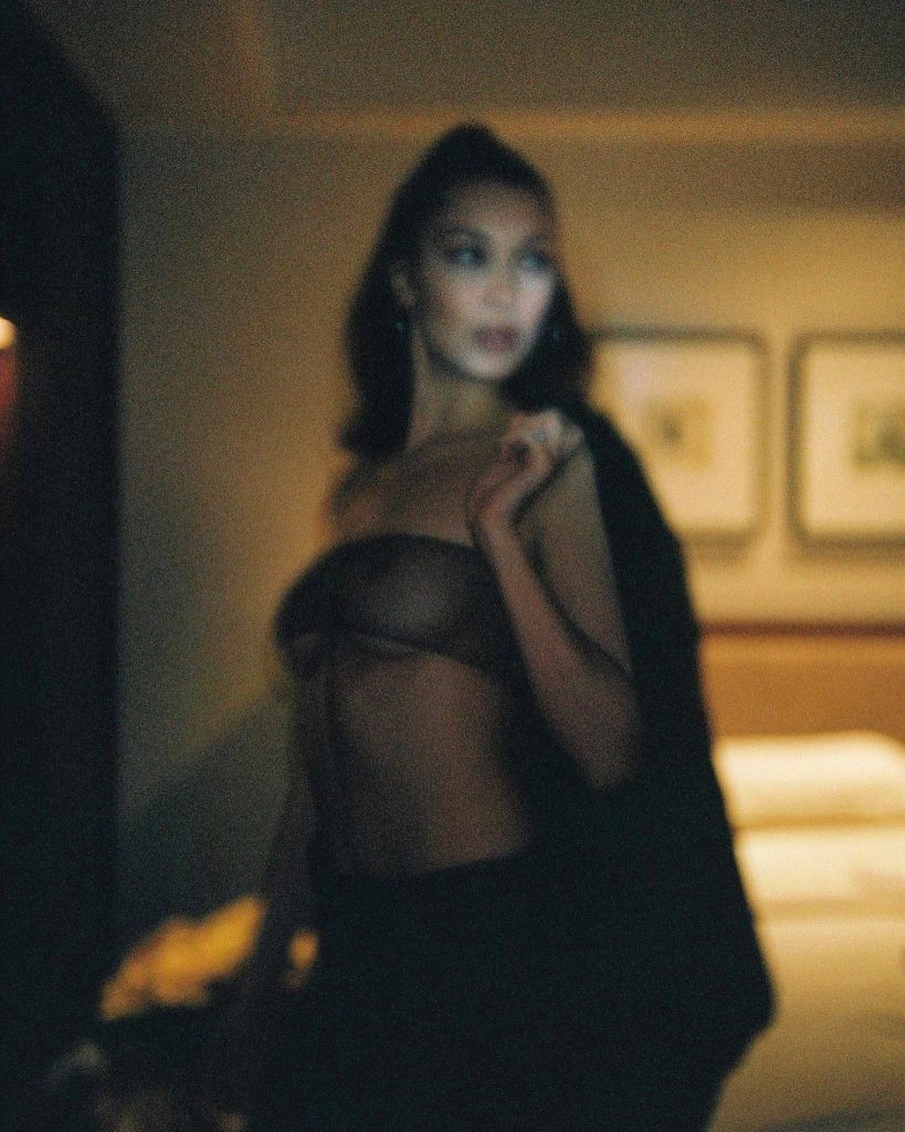 Η Bella Hadid ανέβασε φωτογραφίες που φαίνονται οι θηλές της