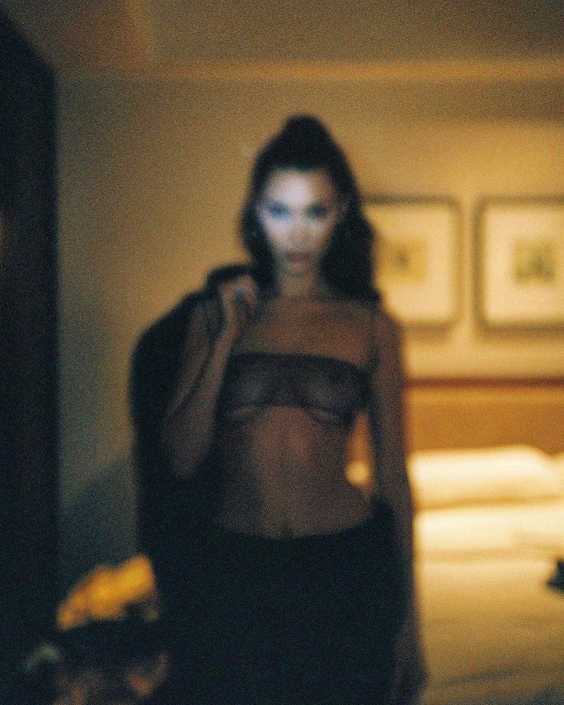 Η Bella Hadid ανέβασε φωτογραφίες που φαίνονται οι θηλές της