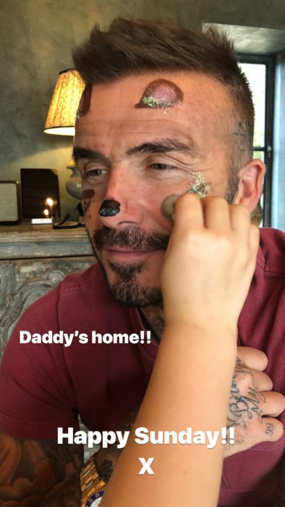 Η κόρη των David και Victoria Beckham ως makeup artist