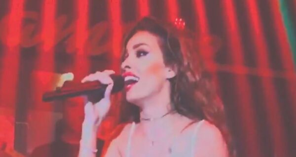 H Ελένη Φουρέιρα τραγουδά για πρώτη φορά live το “Fuego” (VIDEO)