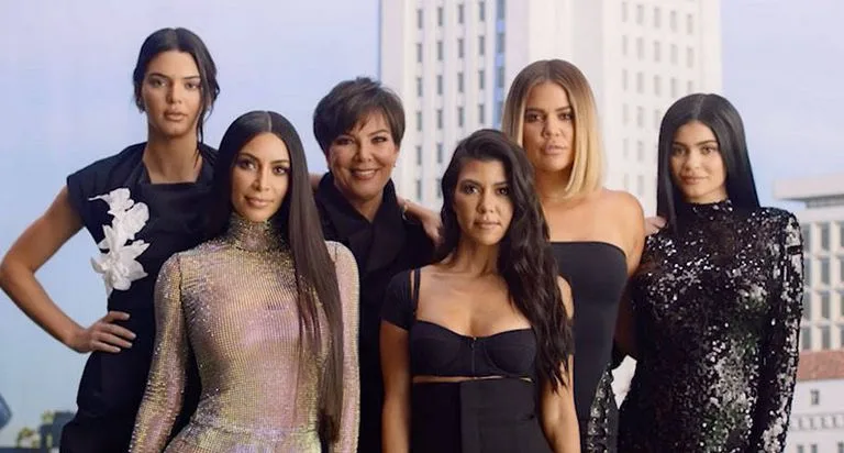 Ποια από τις Kardashian λέγεται ότι έχει αρραβωνιαστεί