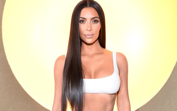 Η Kim Kardashian αποκάλυψε το μπουκάλι για το νέο της άρωμα που έχει το σχήμα του γυμνού της σώματος!