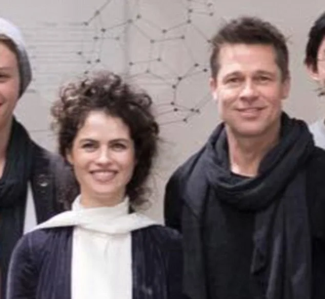 Ο Brad Pitt και η Neri Oxman σε κοινή φωτογραφία.