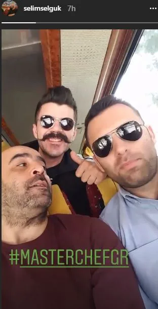 Ο Κωνσταντίνος Συμεωνίδης και άλλοι παίκτες του MasterChefGR σε λεωφορείο.