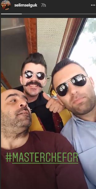 Ο Κωνσταντίνος Συμεωνίδης και άλλοι παίκτες του MasterChefGR σε λεωφορείο.