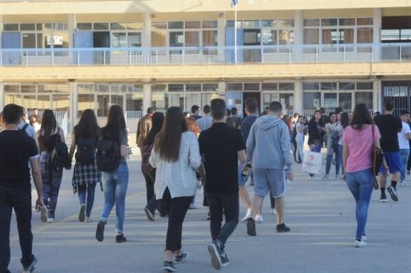 Παρατείνεται το σχολικό έτος σε Γυμνάσια και Λύκεια – Πότε θα λήξει το σχολικό έτος;