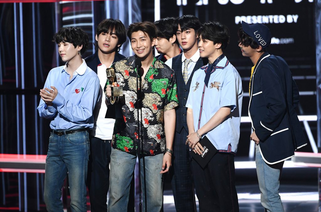 Το νέο τραγούδι των BTS Fake Love