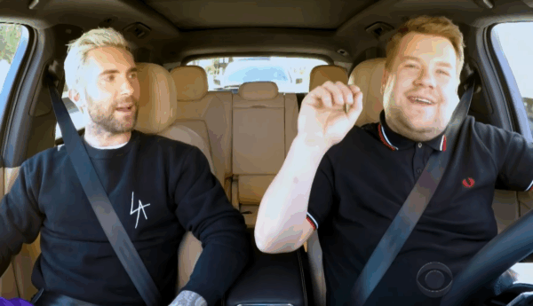 Ο Adam Levine ήταν καλεσμένος στο Carpool Karaoke με τον James Corden και τους σταμάτησε η αστυνομία!