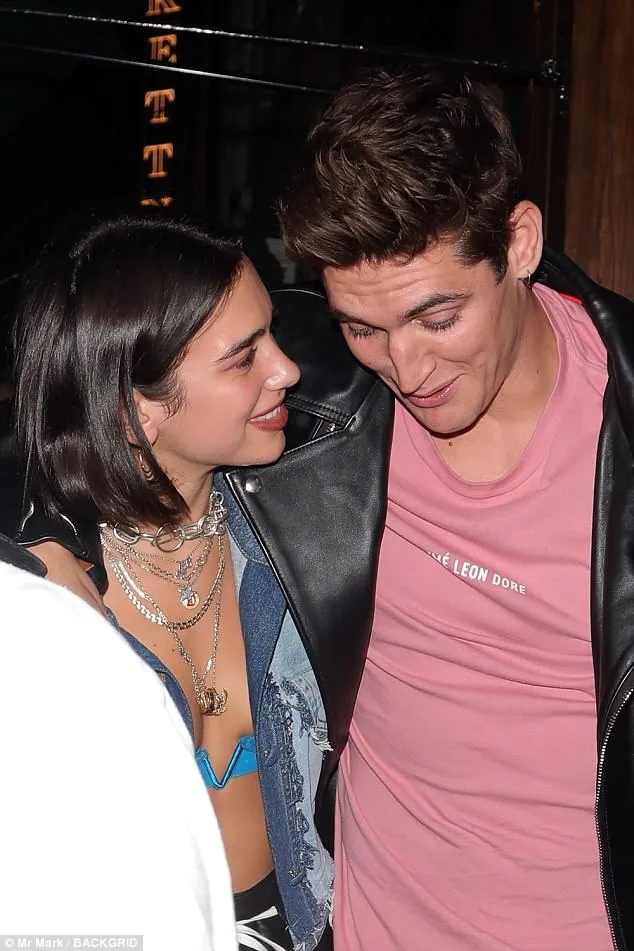 Dua Lipa και ο Isaac Carew