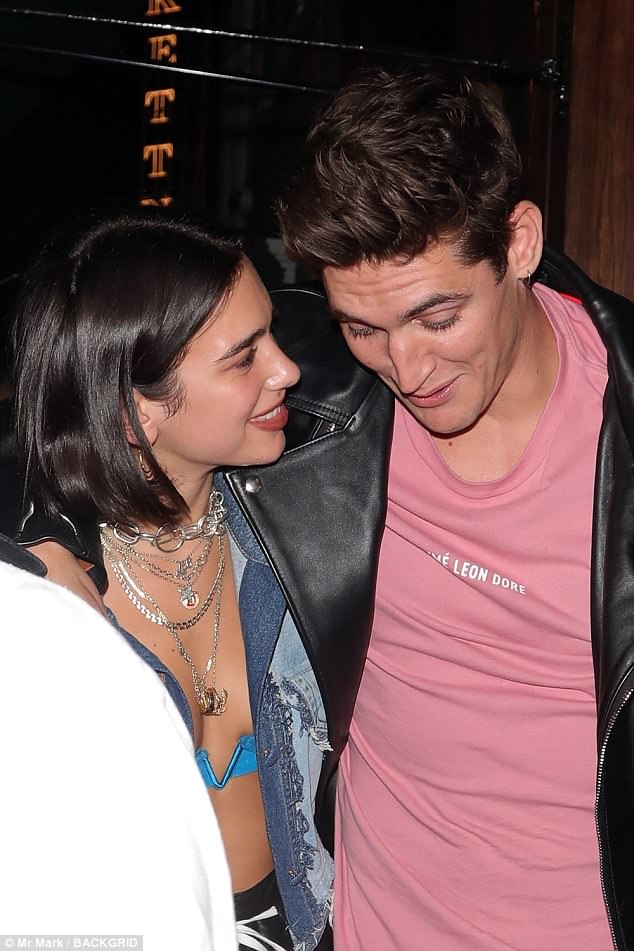Dua Lipa και ο Isaac Carew