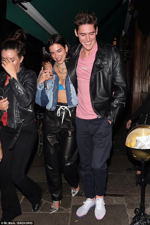 Dua Lipa και ο Isaac Carew