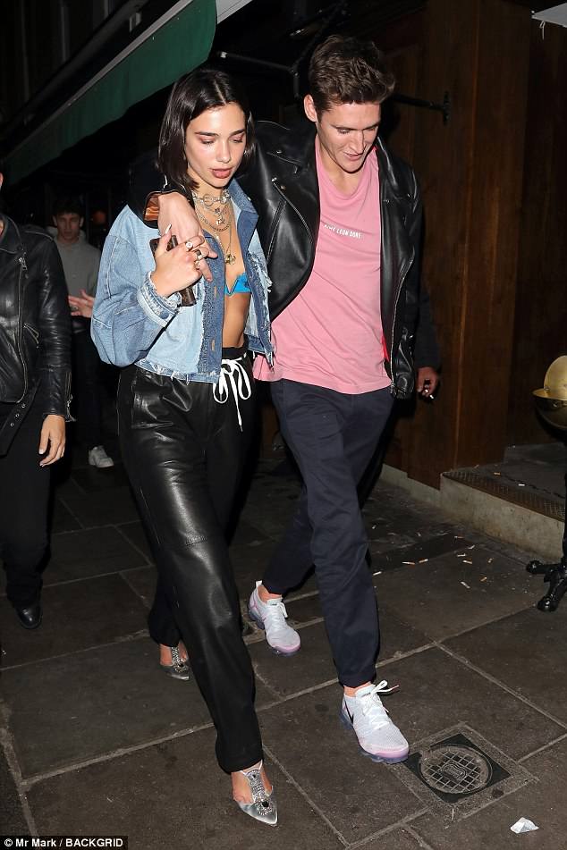 Dua Lipa και ο Isaac Carew