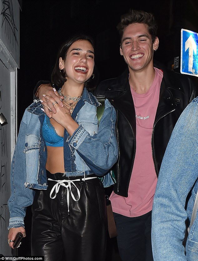 Dua Lipa και ο Isaac Carew