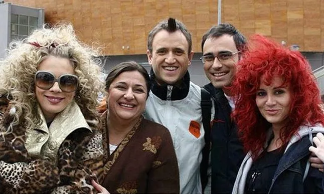 Πως είναι οι σχέσεις των ηθοποιών του Παρά Πέντε