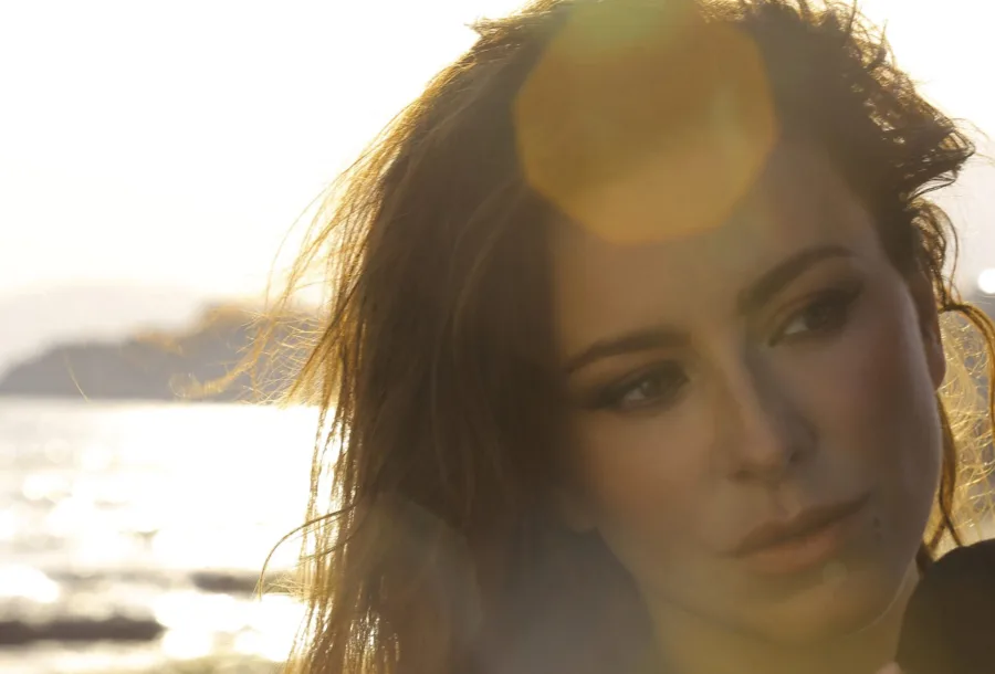 Ani Lorak βάζει φωτιά στην Ελούντα