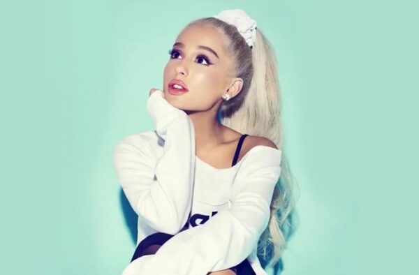 ΣΟΚ! Τα μαλλιά της Ariana Grande κανονικά είναι ΠΟΛΥ κοντά