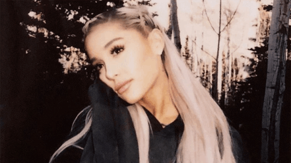 Πρέπει να δεις το εξώφυλλο που έκανε η Ariana Grande για τη Βρετανική Vogue όπου ΔΕΝ έχει τα μαλλιά της σε αλογοουρά!