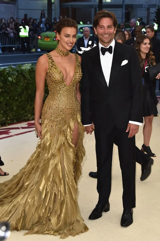 Ο Bradley Cooper και η Irina Shayk στο κόκκινο χαλί.