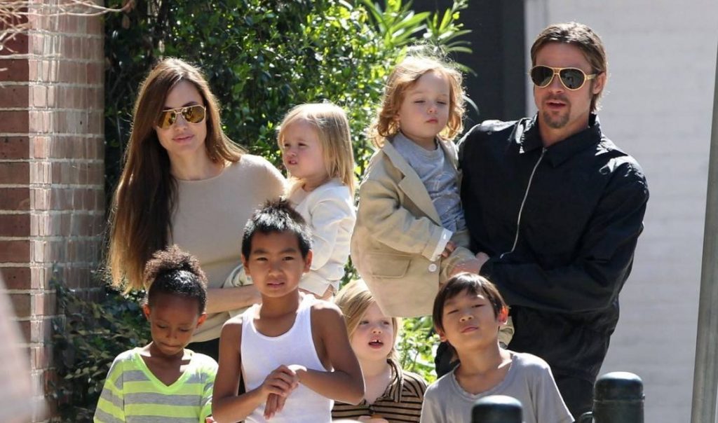 Ο γιος της Jolie επιλέγει να μείνει με τον Pitt
